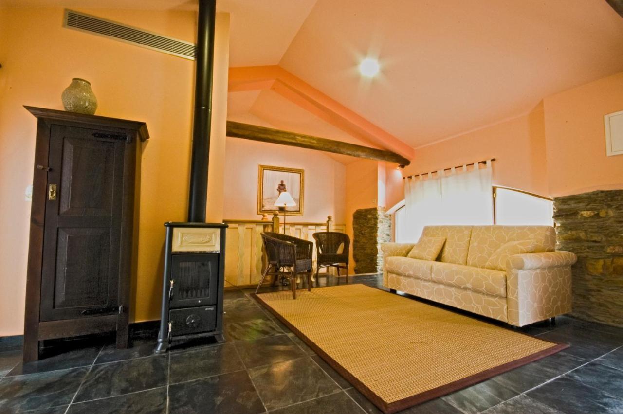 Hostal La Searila Seares Exterior foto